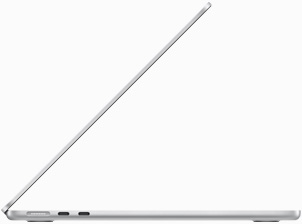 MacBook Air i sølv vist fra siden